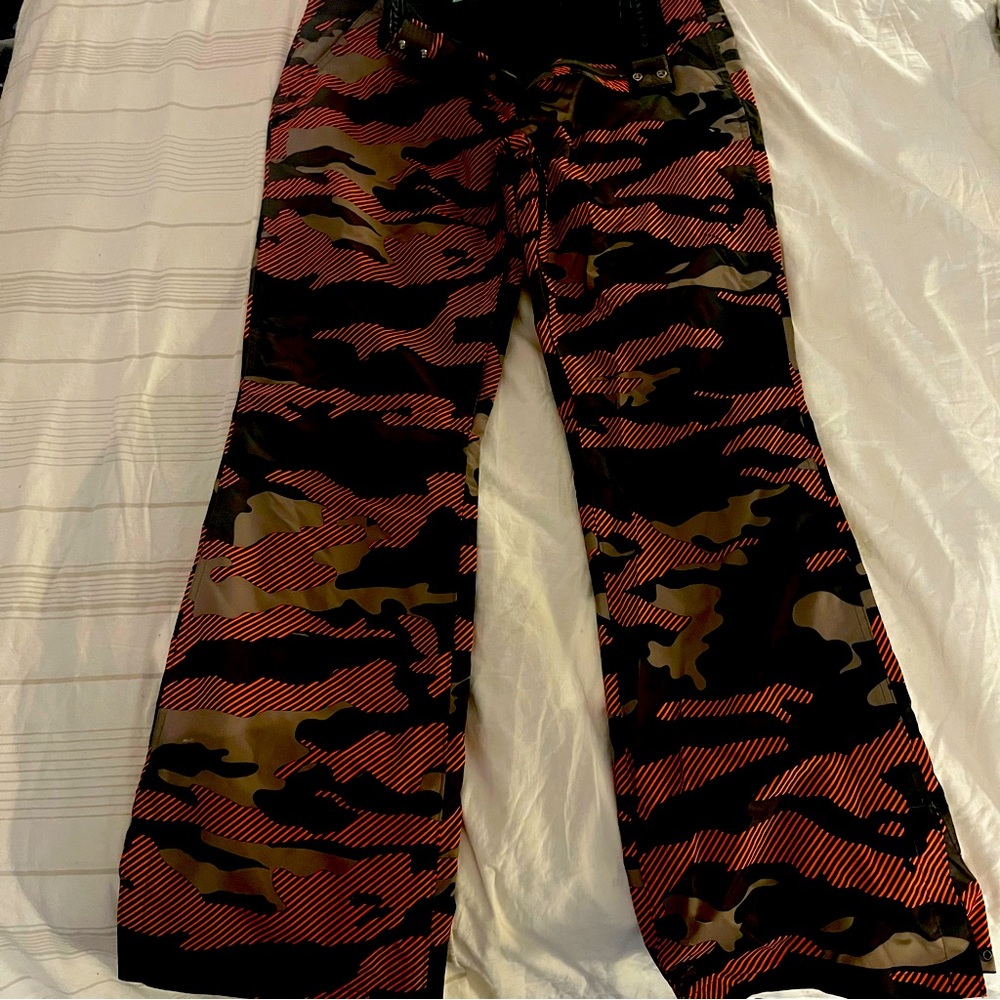 OAKLEY ski/snowboard pants. Cool digital camo.